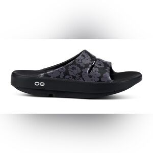 New with tags Oofos slides.  New with tags.  Size 8 women’s or size 6 men’s.